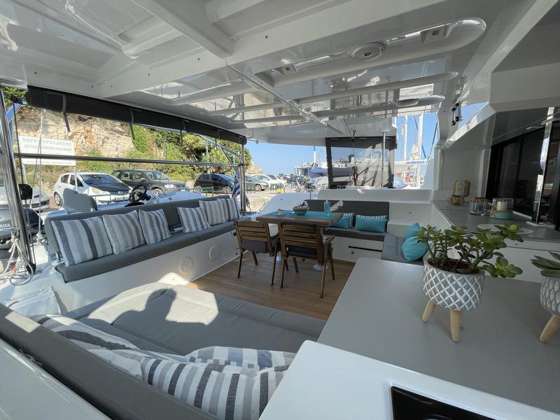 Book yachts online - catamaran - Lagoon 46 - Grand Blue - rent