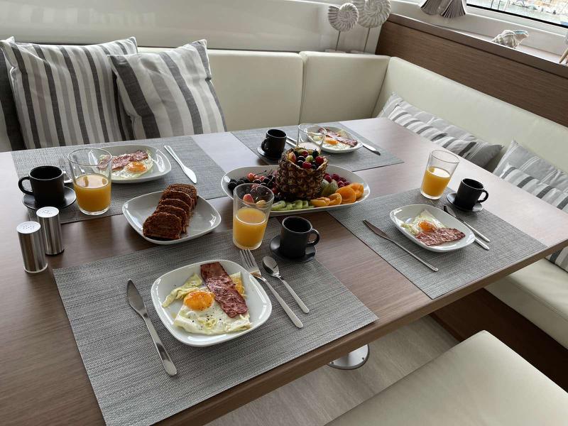 Book yachts online - catamaran - Lagoon 46 - Grand Blue - rent