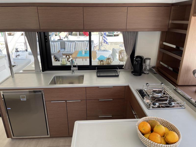 Book yachts online - catamaran - Lagoon 46 - Grand Blue - rent