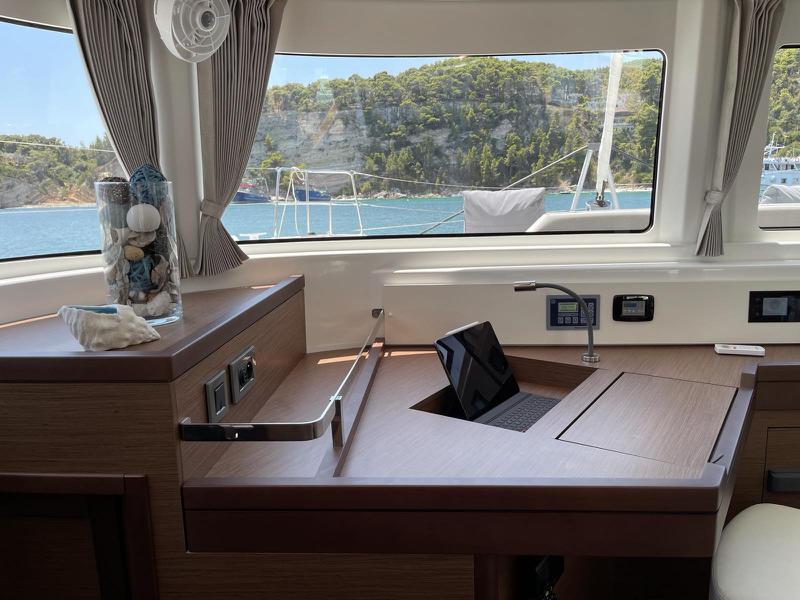 Book yachts online - catamaran - Lagoon 46 - Grand Blue - rent
