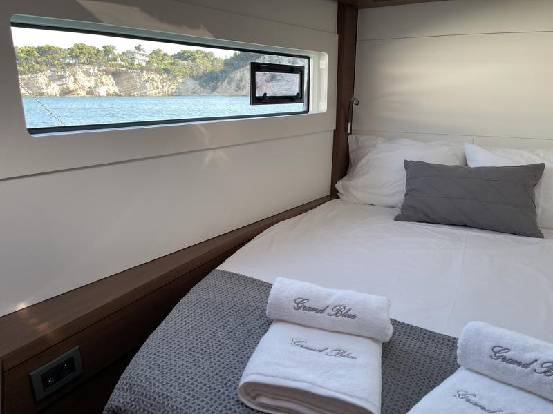 Book yachts online - catamaran - Lagoon 46 - Grand Blue - rent
