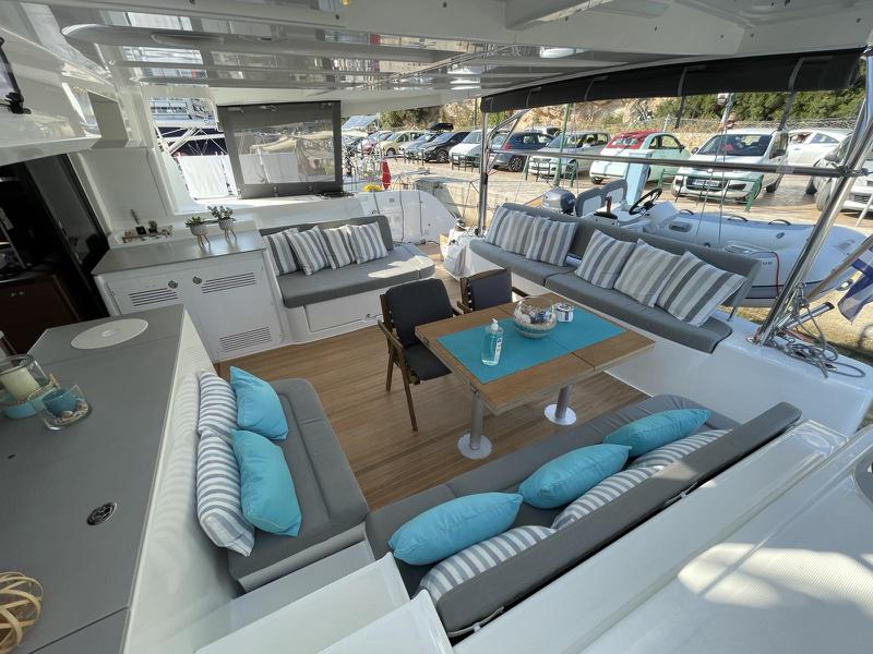 Book yachts online - catamaran - Lagoon 46 - Grand Blue - rent