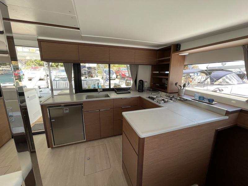 Book yachts online - catamaran - Lagoon 46 - Grand Blue - rent