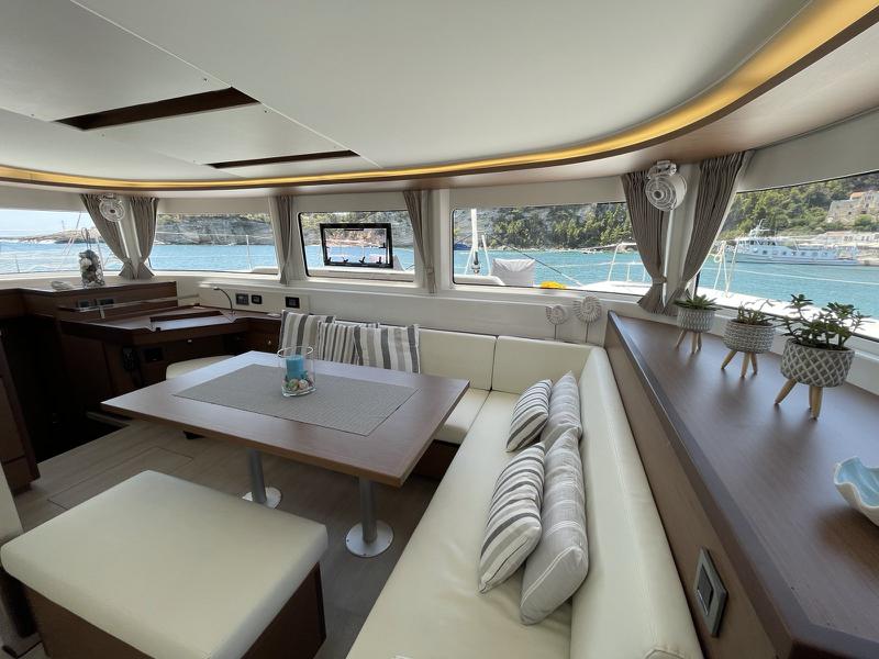 Book yachts online - catamaran - Lagoon 46 - Grand Blue - rent