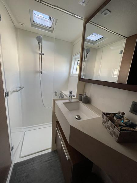 Book yachts online - catamaran - Lagoon 46 - Grand Blue - rent