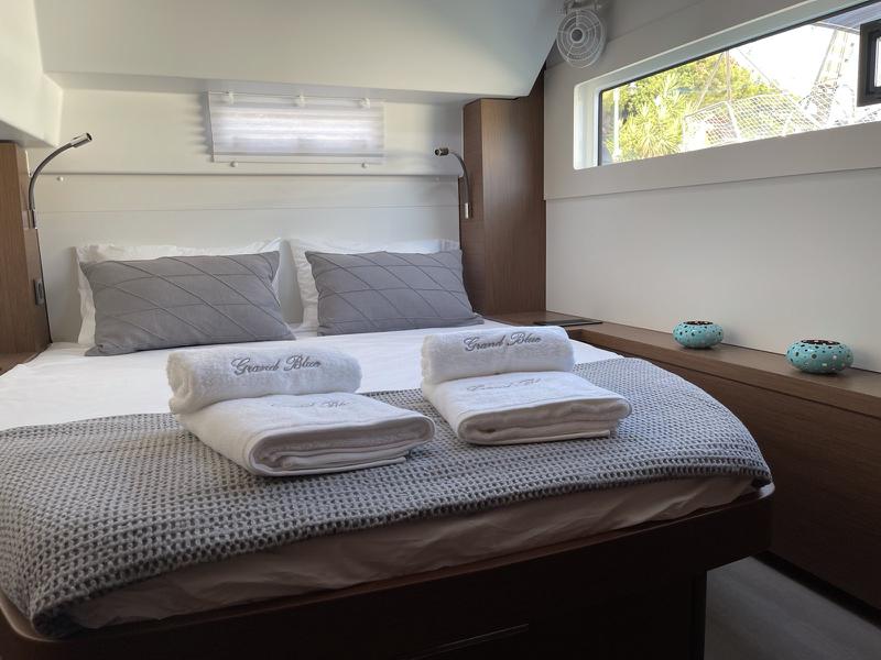 Book yachts online - catamaran - Lagoon 46 - Grand Blue - rent