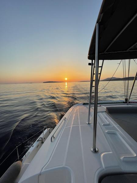 Book yachts online - catamaran - Lagoon 46 - Grand Blue - rent