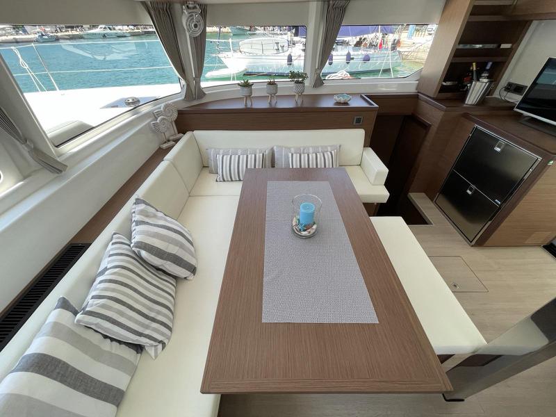 Book yachts online - catamaran - Lagoon 46 - Grand Blue - rent