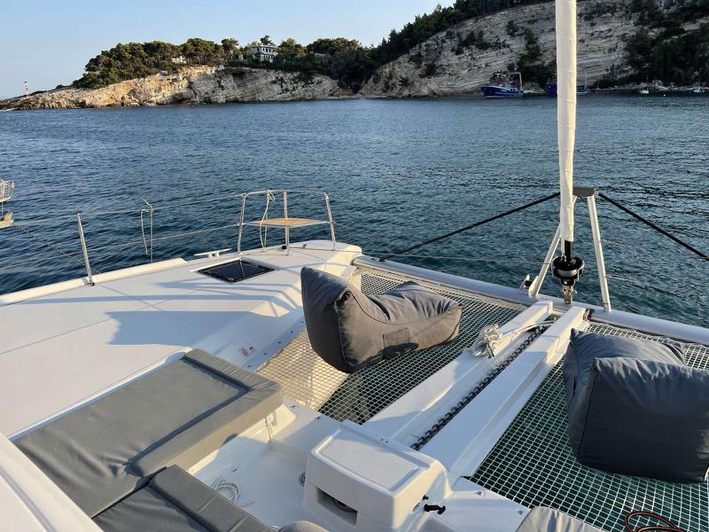 Book yachts online - catamaran - Lagoon 46 - Grand Blue - rent