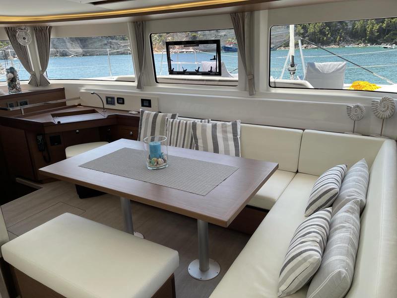 Book yachts online - catamaran - Lagoon 46 - Grand Blue - rent