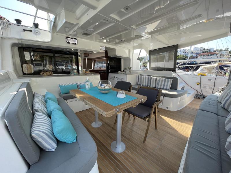 Book yachts online - catamaran - Lagoon 46 - Grand Blue - rent