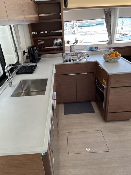 Book yachts online - catamaran - Lagoon 46 - Grand Blue - rent