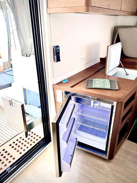 Book yachts online - catamaran - Lagoon 42 - The Key of Joy - rent