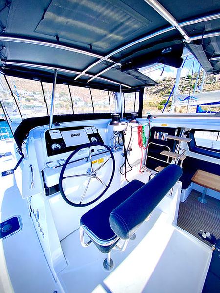 Book yachts online - catamaran - Lagoon 42 - The Key of Joy - rent