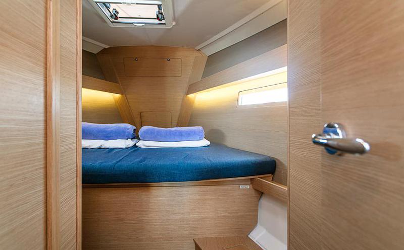 Book yachts online - sailboat - Dufour 412 GL - Vanessa - rent