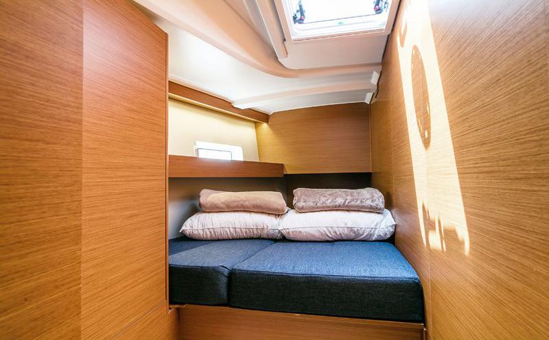 Book yachts online - sailboat - Sun Odyssey 490 - Evita - rent