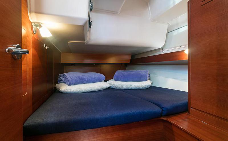 Book yachts online - sailboat - Dufour 460 Grand Large - Barbara - rent