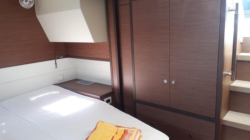 Book yachts online - catamaran - Lagoon 52F - Cala Luna - air conditioned - - rent