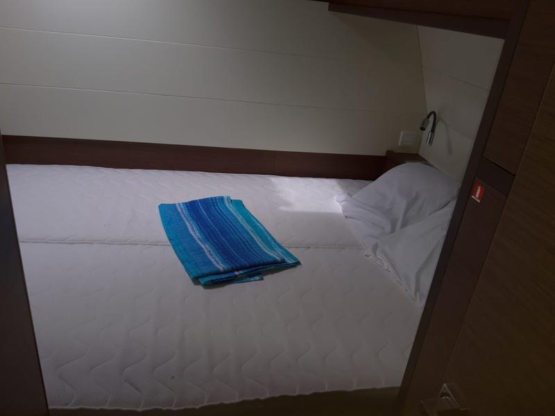 Book yachts online - catamaran - Lagoon 52F - Cala Luna - air conditioned - - rent