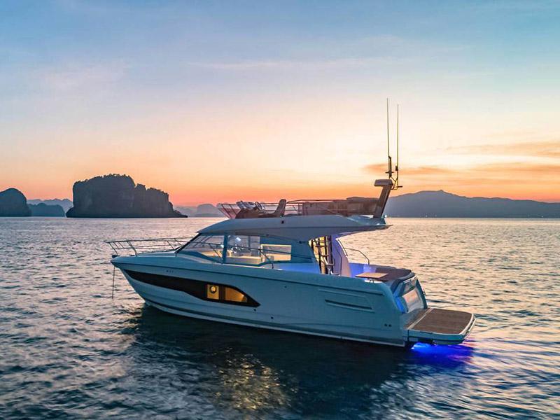 Book yachts online - motorboat - Prestige 420 Fly - NEW 2022! (Jet ski - option with extra charge) - rent