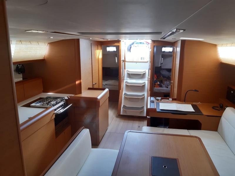 Book yachts online - sailboat - Sun Odyssey 519 - Giuncatello - rent