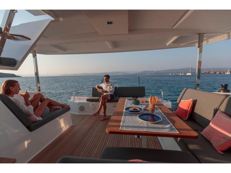 Book yachts online - catamaran - Isla 40 - SAILOR VENUS  - rent
