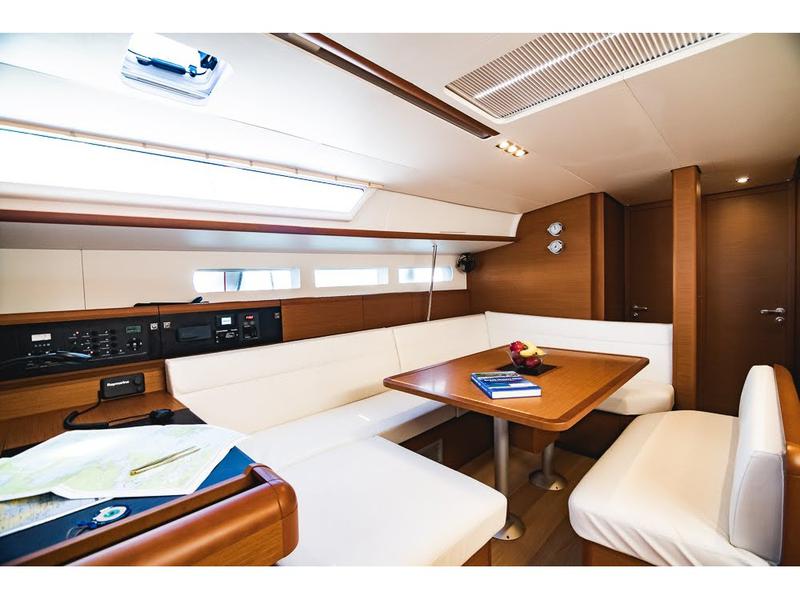 Book yachts online - sailboat - Sun Odyssey 519 - Pinta - rent