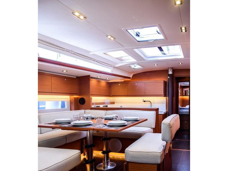 Book yachts online - sailboat - Dufour 530 - Anema - rent