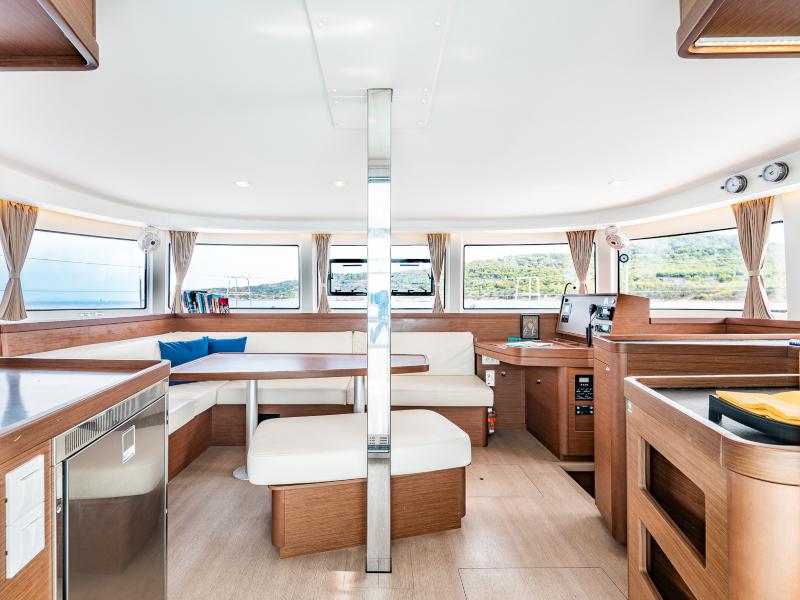Book yachts online - catamaran - Lagoon 42 - Senza Ma (A/C and Generator) - rent