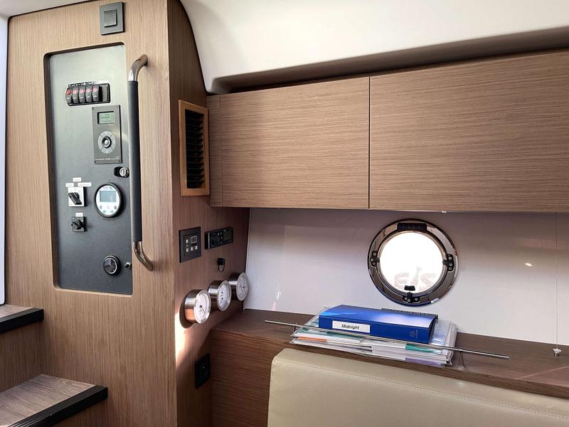 Book yachts online - motorboat - Beneteau GT 40 - Midnight - rent