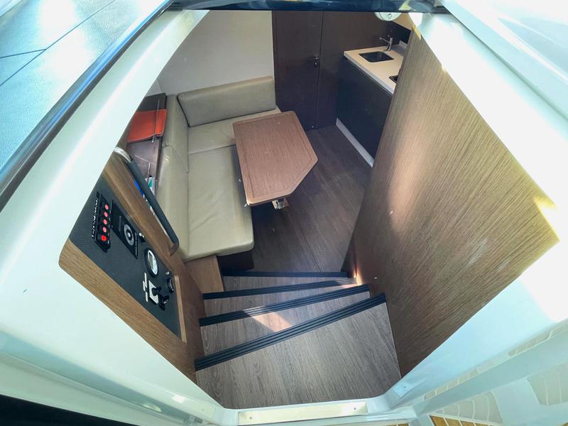 Book yachts online - motorboat - Beneteau GT 40 - Midnight - rent