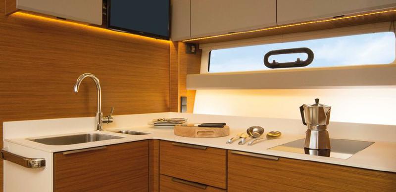 Book yachts online - motorboat - Bavaria S40 Coupe - Arcadia - rent