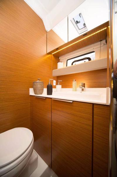 Book yachts online - motorboat - Bavaria S40 Coupe - Arcadia - rent