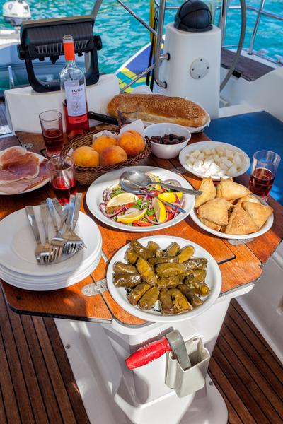 Book yachts online - sailboat - Bavaria 40 Cruiser - Vasiliki - rent