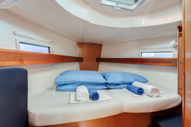 Book yachts online - sailboat - Bavaria 40 Cruiser - Vasiliki - rent