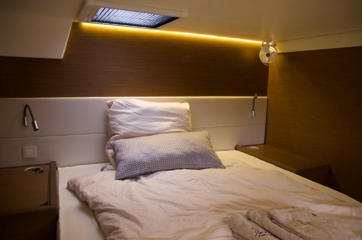 Book yachts online - catamaran - Lagoon 560 S2 - Samcat - rent