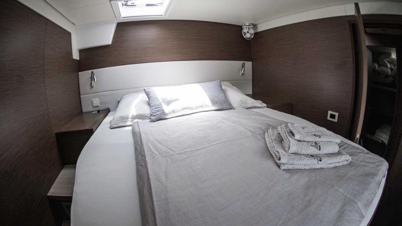 Book yachts online - catamaran - Lagoon 560 S2 - Samcat - rent