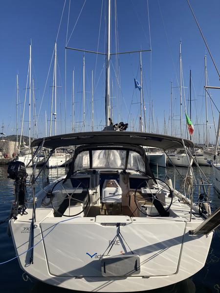 Book yachts online - sailboat - Dufour 390 Grand Large - Pixie - rent
