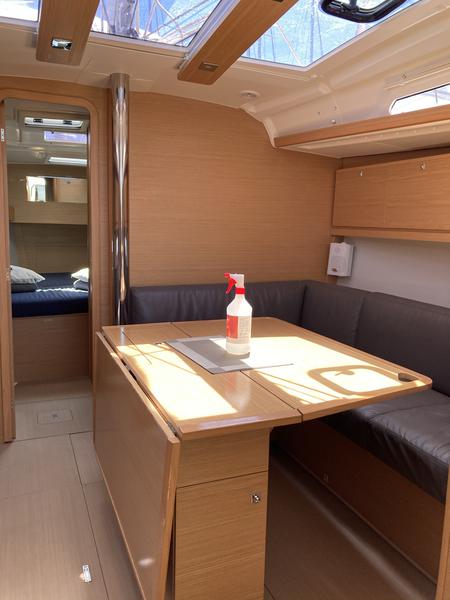 Book yachts online - sailboat - Dufour 390 Grand Large - Pixie - rent