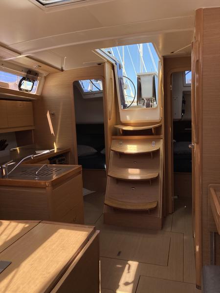 Book yachts online - sailboat - Dufour 390 Grand Large - Pixie - rent