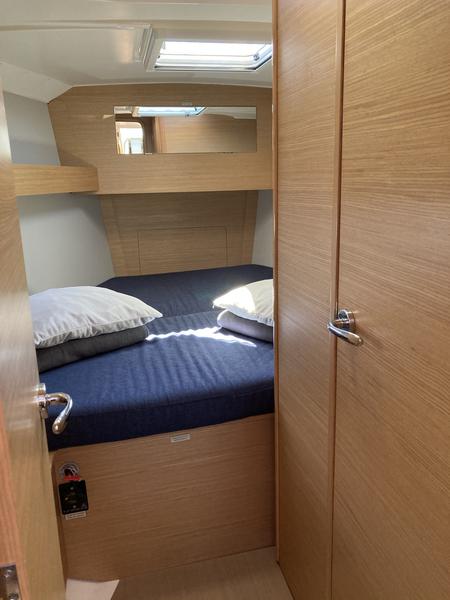 Book yachts online - sailboat - Dufour 390 Grand Large - Pixie - rent