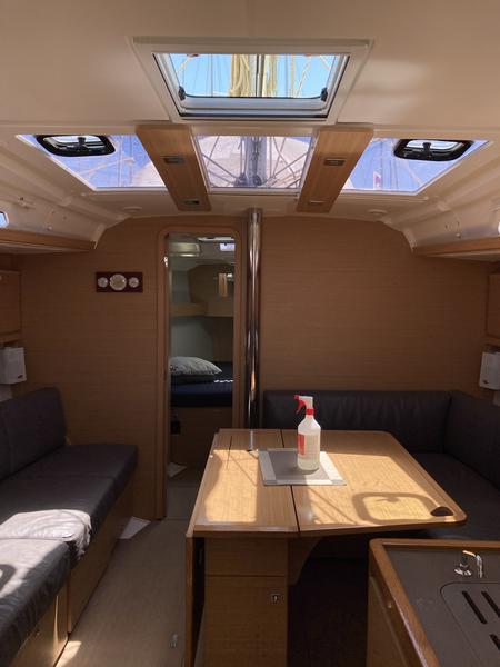 Book yachts online - sailboat - Dufour 390 Grand Large - Pixie - rent