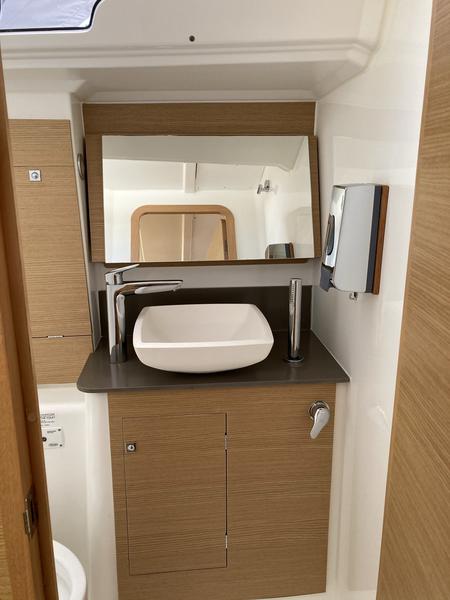 Book yachts online - sailboat - Dufour 390 Grand Large - Molesta - rent