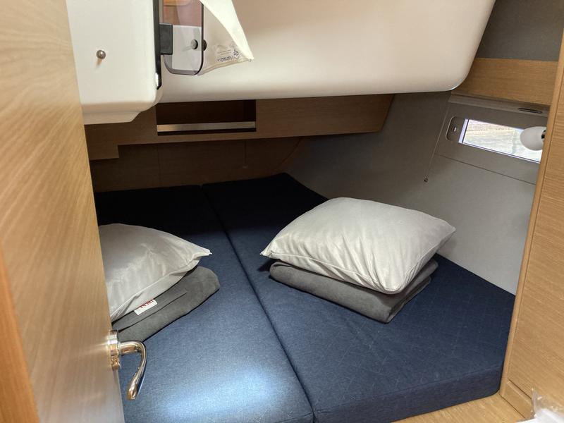 Book yachts online - sailboat - Dufour 390 Grand Large - Molesta - rent