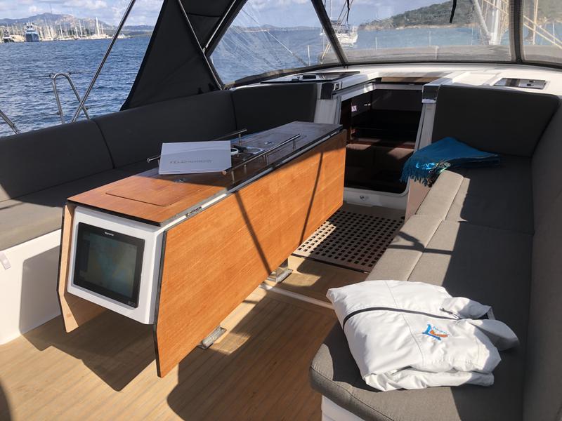 Book yachts online - sailboat - Dufour 530 Owner's version - Gringott - rent