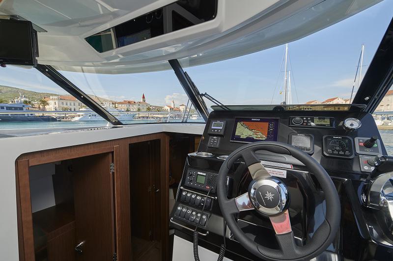 Book yachts online - motorboat - Jeanneau Merry Fisher 1095 FLY - Jeanneau Merry Fisher 1095 Fly - rent