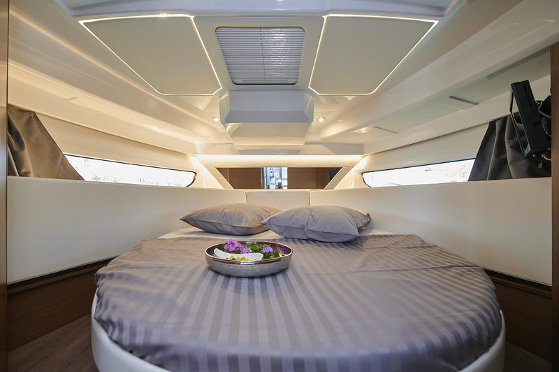 Book yachts online - motorboat - Jeanneau Merry Fisher 1095 FLY - Jeanneau Merry Fisher 1095 Fly - rent