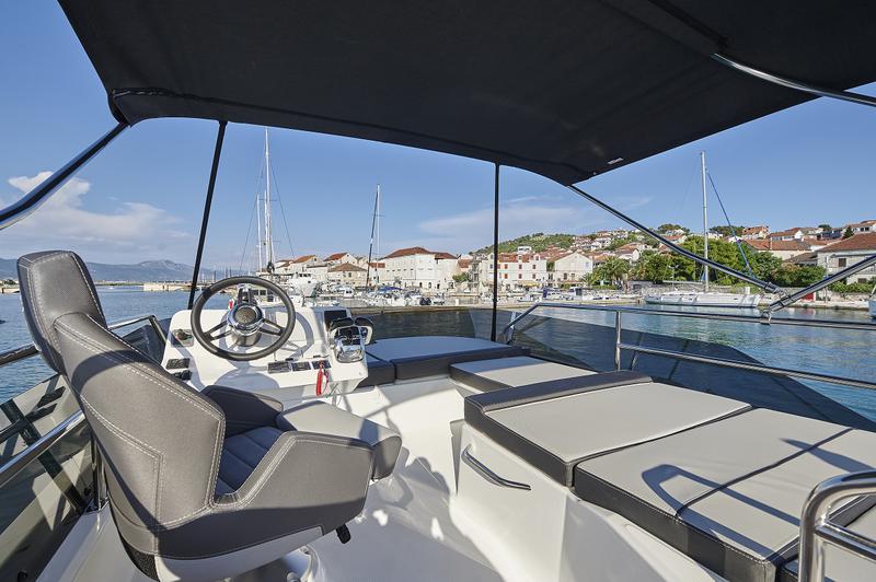 Book yachts online - motorboat - Jeanneau Merry Fisher 1095 FLY - Jeanneau Merry Fisher 1095 Fly - rent