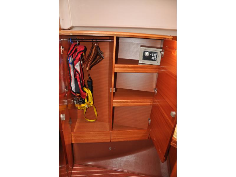 Book yachts online - sailboat - Bavaria 37 Cruiser - Alara 1 - rent