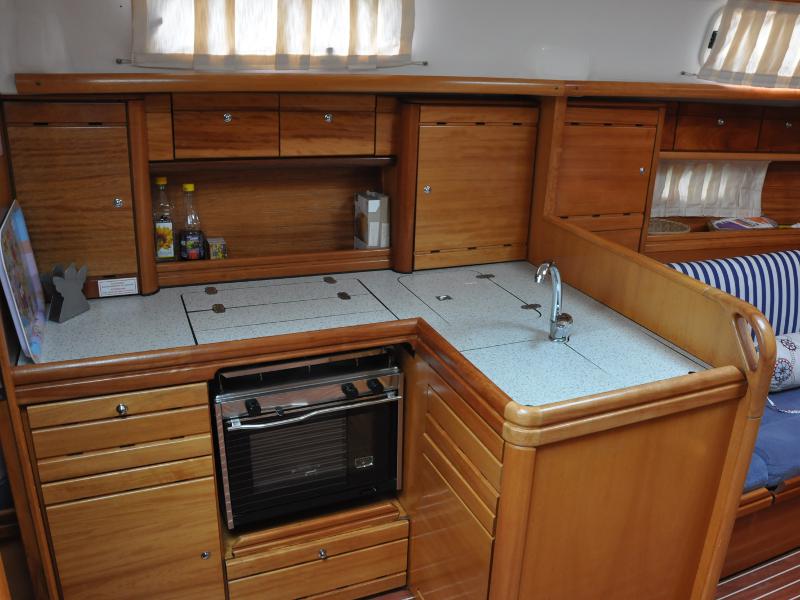 Book yachts online - sailboat - Bavaria 37 Cruiser - Alara 1 - rent